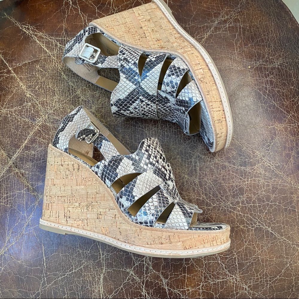 NEW!!! G.H. BASS & Co snakeskin Tylor wedges 7.5